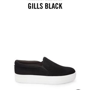 Steve Madden “gills” black slip on sneaker